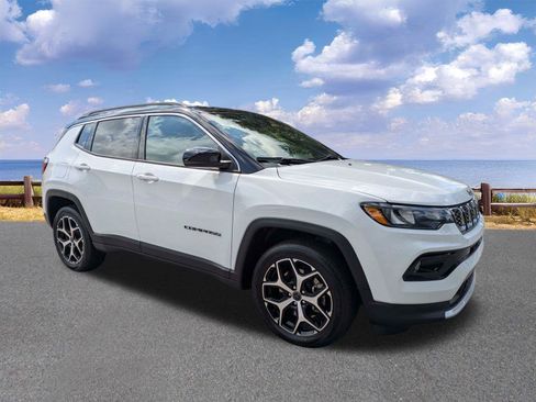 Certified 2025 Jeep Compass Limited AWD/4WD image 10