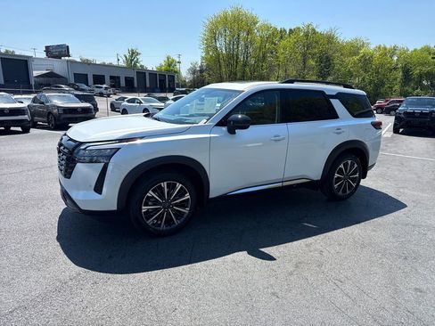 New 2026 Nissan Pathfinder Platinum AWD/4WD image 2
