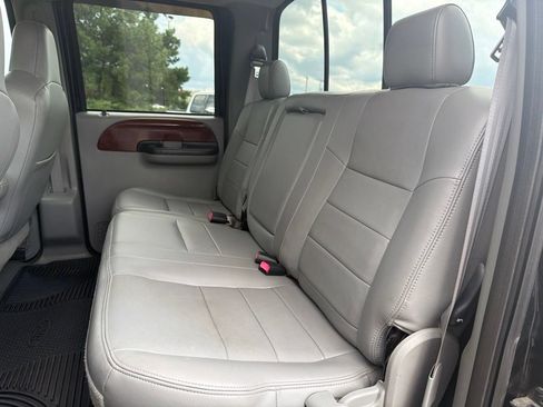 Used 2006 Ford F350 Lariat RWD image 18