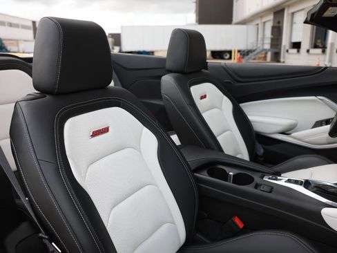 Used 2016 Chevrolet Camaro SS RWD image 20