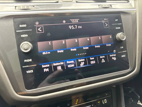 Used 2023 Volkswagen Tiguan SE w/ Panoramic Sunroof Package FWD image 66