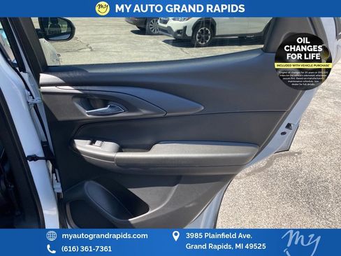 Used 2024 Chevrolet TrailBlazer LT AWD/4WD image 17