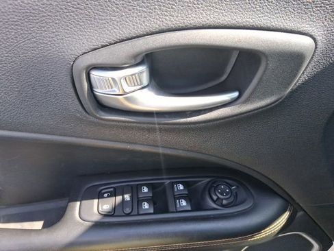 Used 2020 Jeep Compass Limited image 16