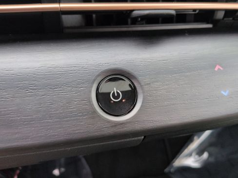Used 2023 Nissan Ariya AWD image 18