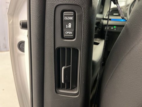 Used 2025 Honda Odyssey Elite image 32