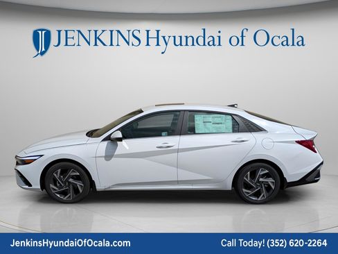 Used 2025 Hyundai Elantra Limited image 6