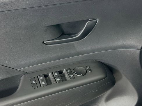 Certified 2025 Hyundai Kona SEL image 18