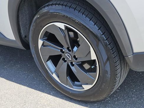 Used 2024 Nissan Rogue SV image 7