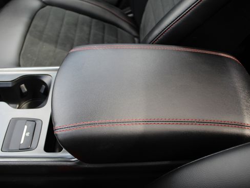 Used 2023 Ford Edge ST-Line image 34