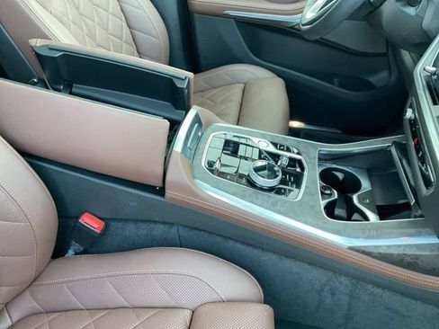 Used 2024 BMW X7 xDrive40i image 25