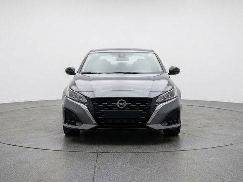 Used 2025 Nissan Altima 2.5 SV image 2