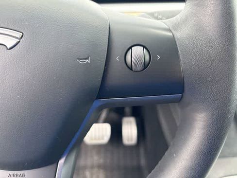 Used 2022 Tesla Model Y Performance image 13