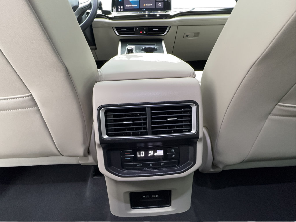 Used 2026 Volkswagen Atlas SE FWD image 43