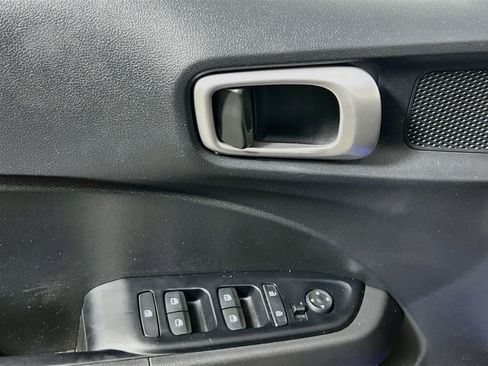 Used 2024 Hyundai Venue SEL FWD image 10