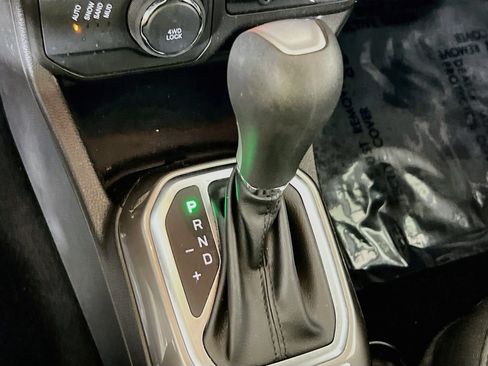 Used 2022 Jeep Renegade Latitude AWD/4WD image 17