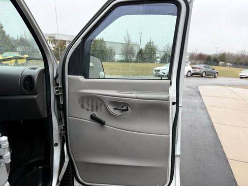 Used 1999 Ford E-250 and Econoline 250 Commercial image 15