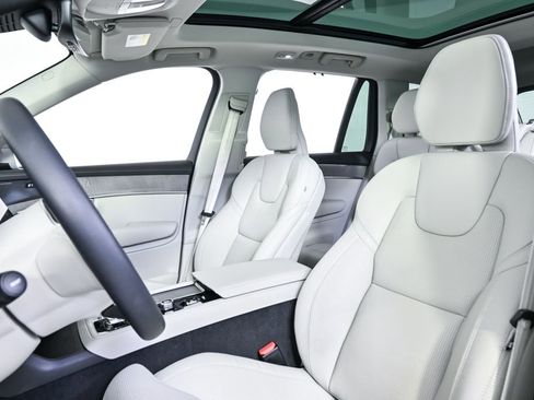 Used 2026 Volvo XC90 B6 Ultra w/ Protection Package AWD/4WD image 7