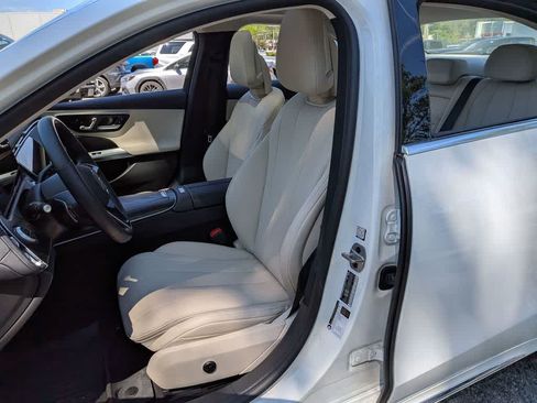 Used 2024 Mercedes-Benz E 350 4MATIC Sedan image 8