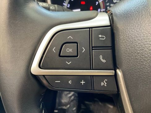 Used 2023 Toyota Highlander XLE image 11