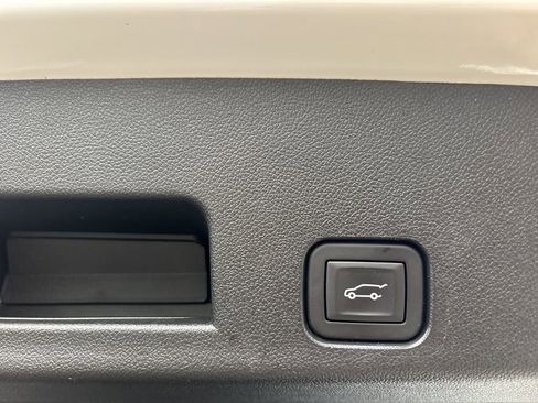 Used 2025 GMC Acadia Elevation image 11