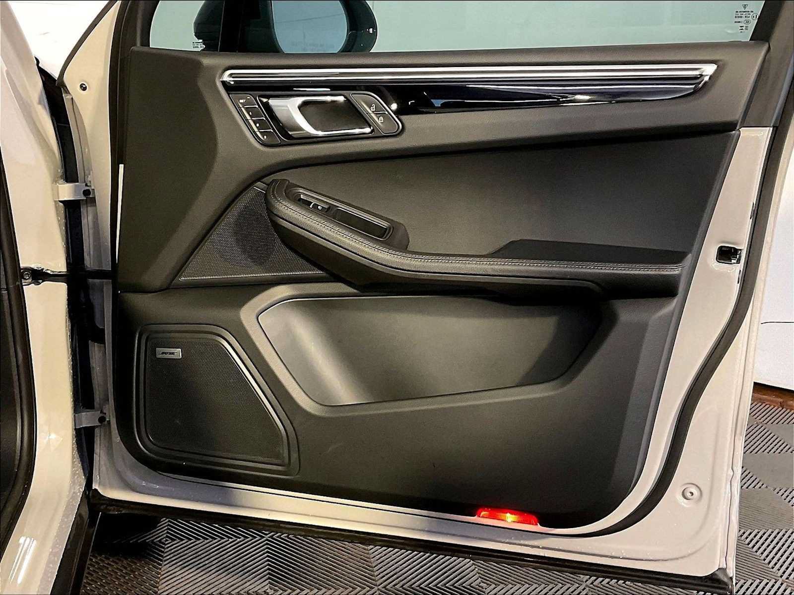 Certified 2023 Porsche Macan S AWD/4WD image 26