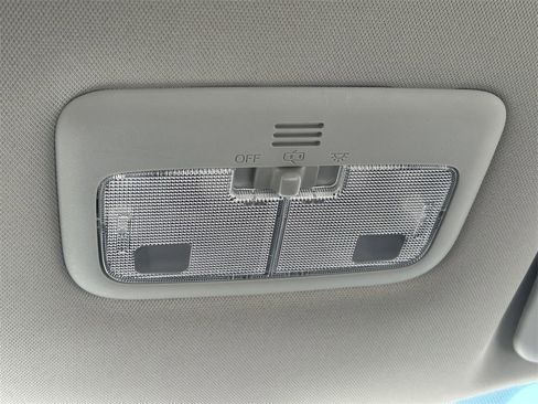 Used 2019 Toyota Corolla L image 18