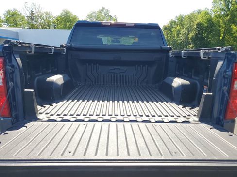 Used 2024 Chevrolet Silverado 1500 LT AWD/4WD image 7