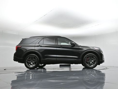 Used 2025 Ford Explorer ST-Line w/ ST-Line Street Pack image 50