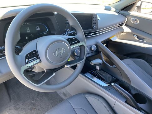 New 2026 Hyundai Elantra SE FWD image 17