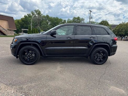 Used 2019 Jeep Grand Cherokee Laredo AWD/4WD image 9