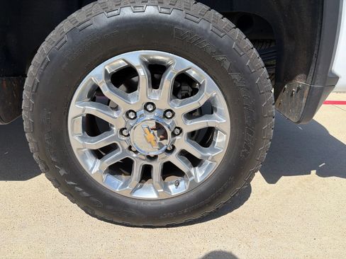 Used 2024 Chevrolet Silverado 2500 LTZ w/ LTZ Convenience Package AWD/4WD image 26