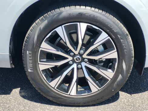 Certified 2024 Volvo XC60 B5 Plus w/ Protection Package Premier AWD/4WD image 8