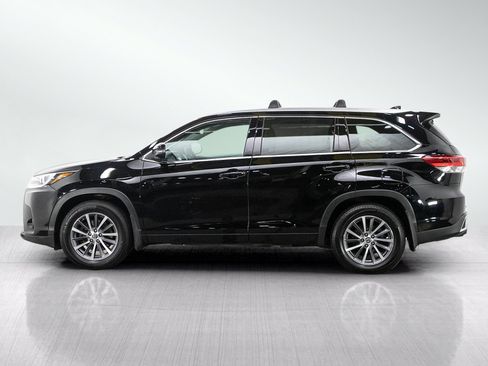 Used 2018 Toyota Highlander AWD V6 image 2