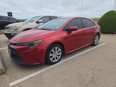 Used 2020 Toyota Corolla LE image 1
