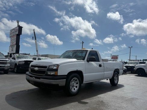 Used 2007 Chevrolet Silverado 1500 W/T image 2