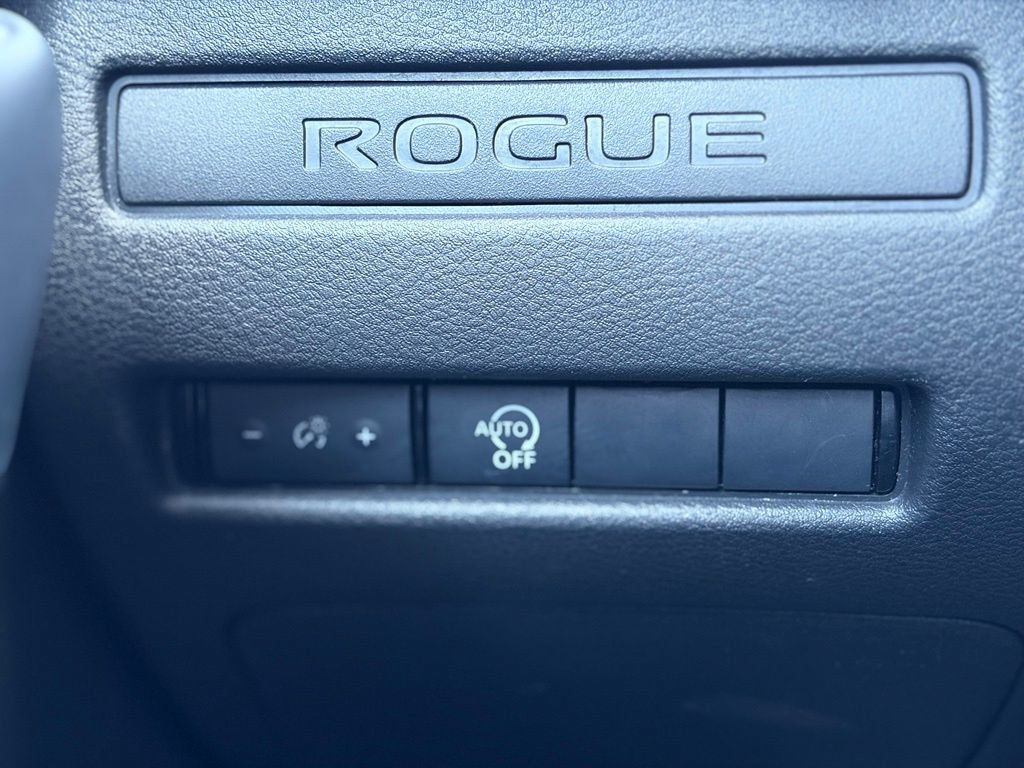 Used 2024 Nissan Rogue S AWD/4WD image 28