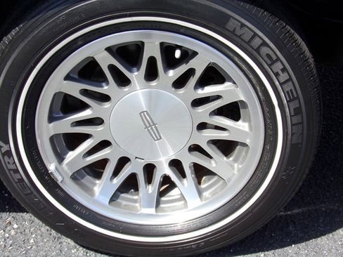 Used 2002 Lincoln Town Car Signature RWD image 19