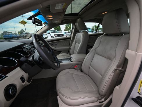 Used 2010 Ford Taurus Limited FWD image 18