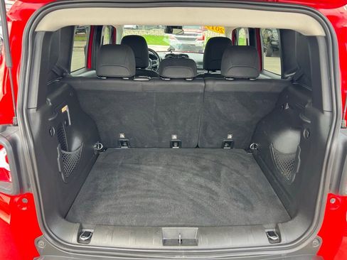 Used 2019 Jeep Renegade Latitude w/ Cold Weather Group image 23