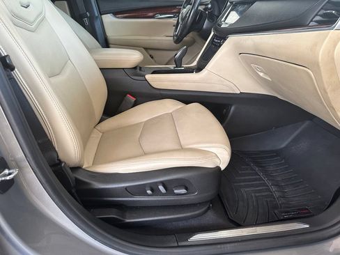 Used 2018 Cadillac XT5 Luxury w/ Driver Awareness Package FWD image 37