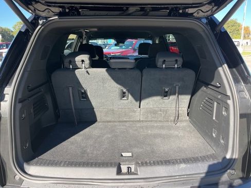 Used 2025 Chevrolet Traverse LT image 6