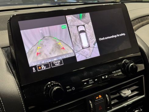 Used 2024 INFINITI QX80 Luxe image 11