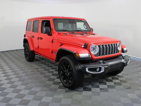 Used 2025 Jeep Wrangler Unlimited Sahara w/ Safety Group AWD/4WD image 24