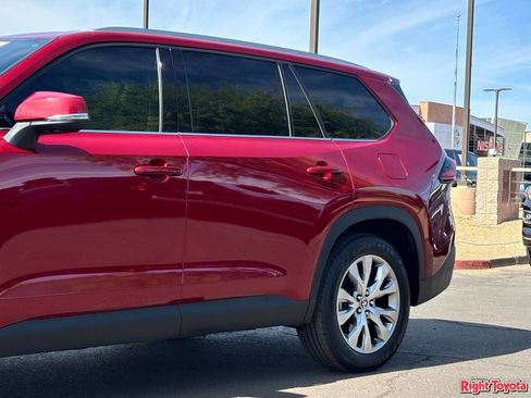 Certified 2025 Toyota Grand Highlander AWD image 9