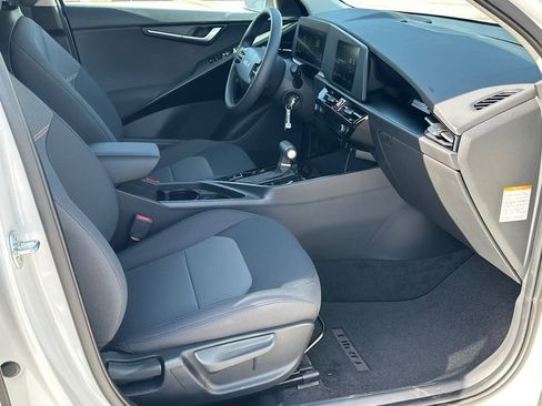 New 2026 Kia Niro LX FWD image 9