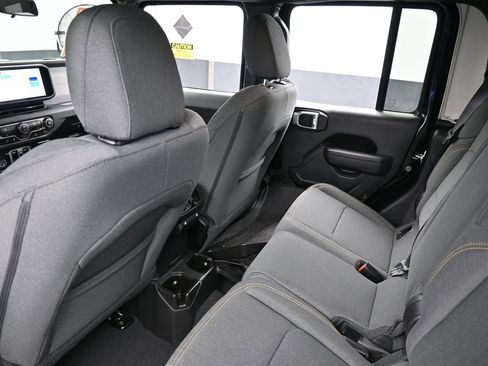 Used 2024 Jeep Gladiator Sport image 35