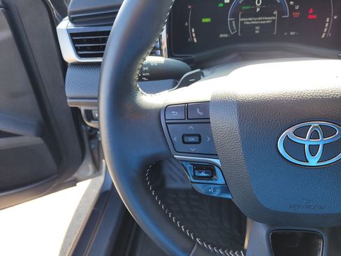 Used 2025 Toyota Camry SE FWD image 22