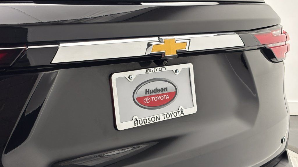Used 2023 Chevrolet Traverse LT w/ LPO, Floor Liner Package AWD/4WD image 8