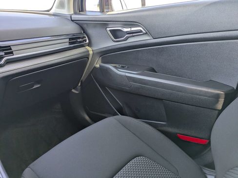 Certified 2025 Kia Sportage LX FWD image 19