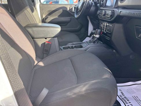 Used 2022 Jeep Wrangler Unlimited Sport w/ Sun And Sound Package image 15